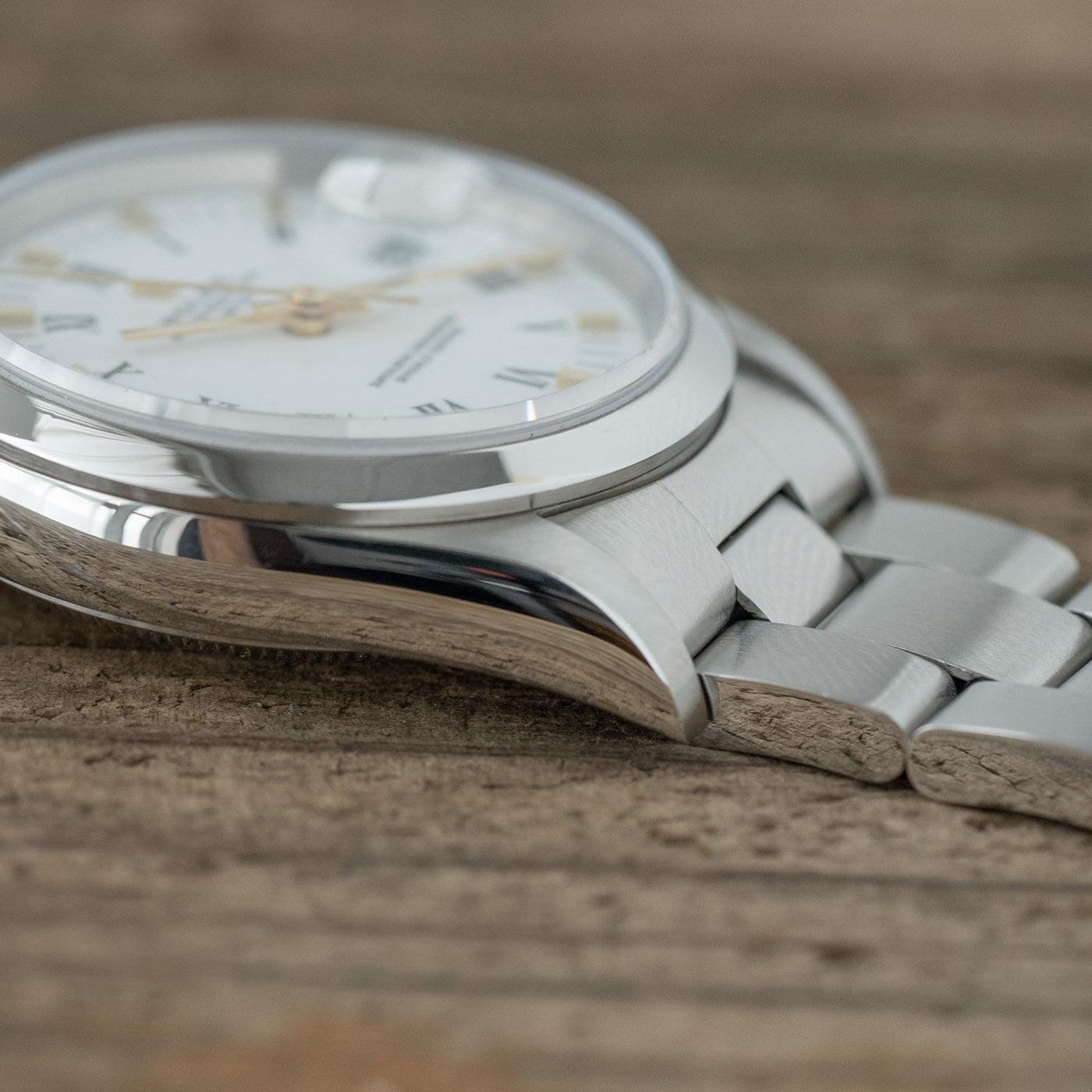 ROLEX Oyster Perpetual Date 15200 White Roman - Arbitro